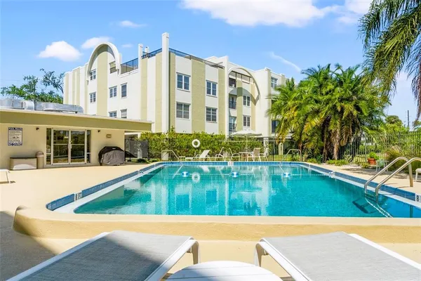 $2,550 | 4651 1st Street Northeast, Unit 306, St. Petersburg, FL 33703