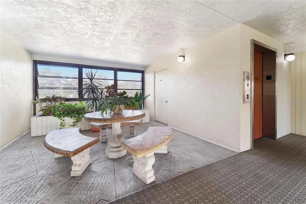 $2,550 | 4651 1st Street Northeast, Unit 306, St. Petersburg, FL 33703