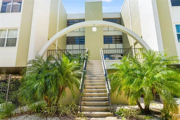 $2,550 | 4651 1st Street Northeast, Unit 306, St. Petersburg, FL 33703