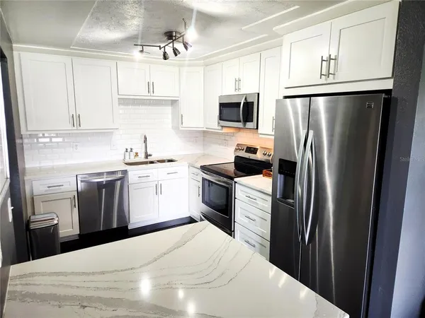 $2,550 | 4651 1st Street Northeast, Unit 306, St. Petersburg, FL 33703