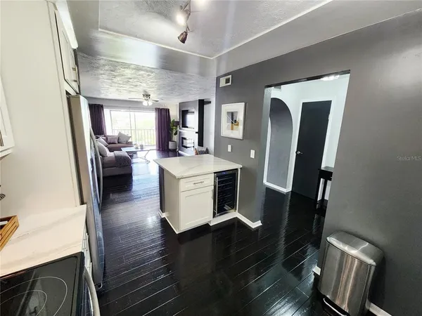 $2,550 | 4651 1st Street Northeast, Unit 306, St. Petersburg, FL 33703