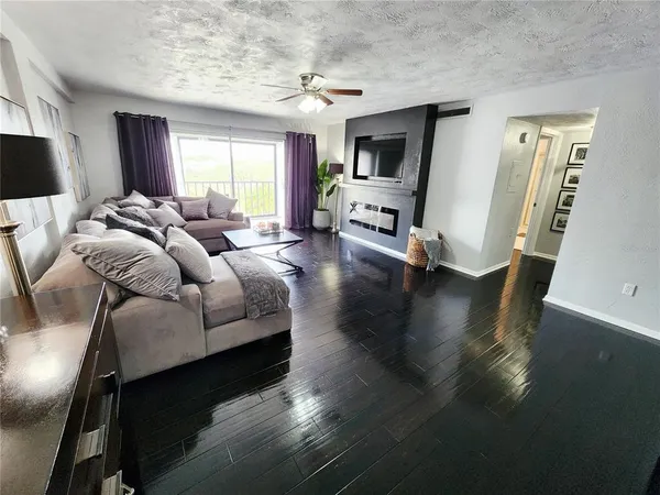 $2,550 | 4651 1st Street Northeast, Unit 306, St. Petersburg, FL 33703