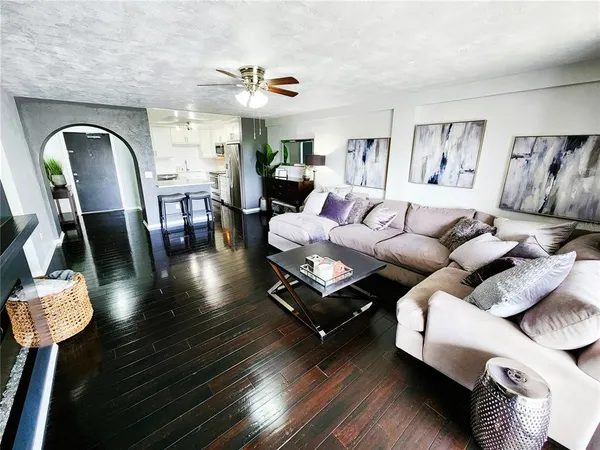 $2,550 | 4651 1st Street Northeast, Unit 306, St. Petersburg, FL 33703