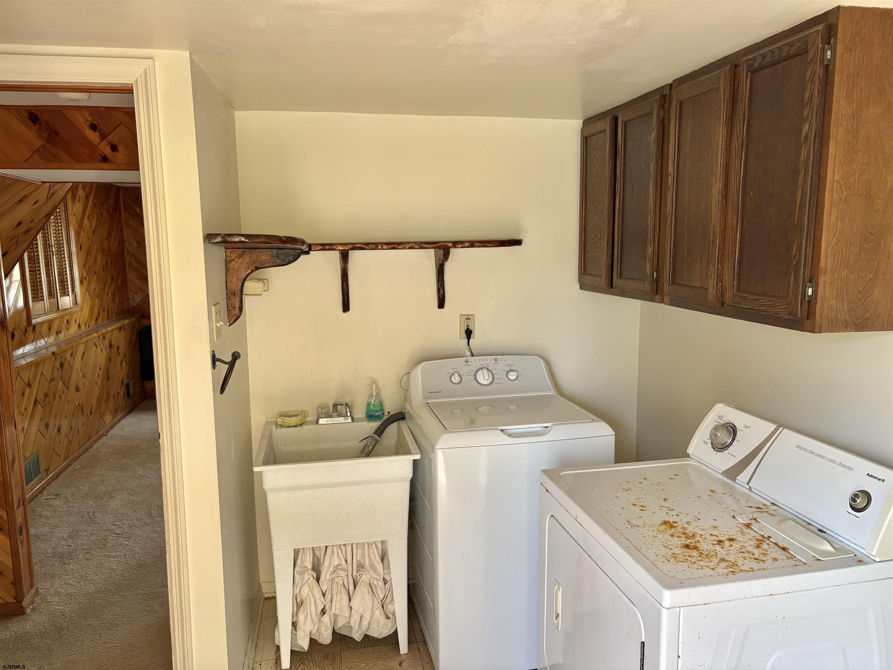 101 Haddon Road Somers Point, NJ 08244 - Photo 5 of 18 a utility room with dryer and washer