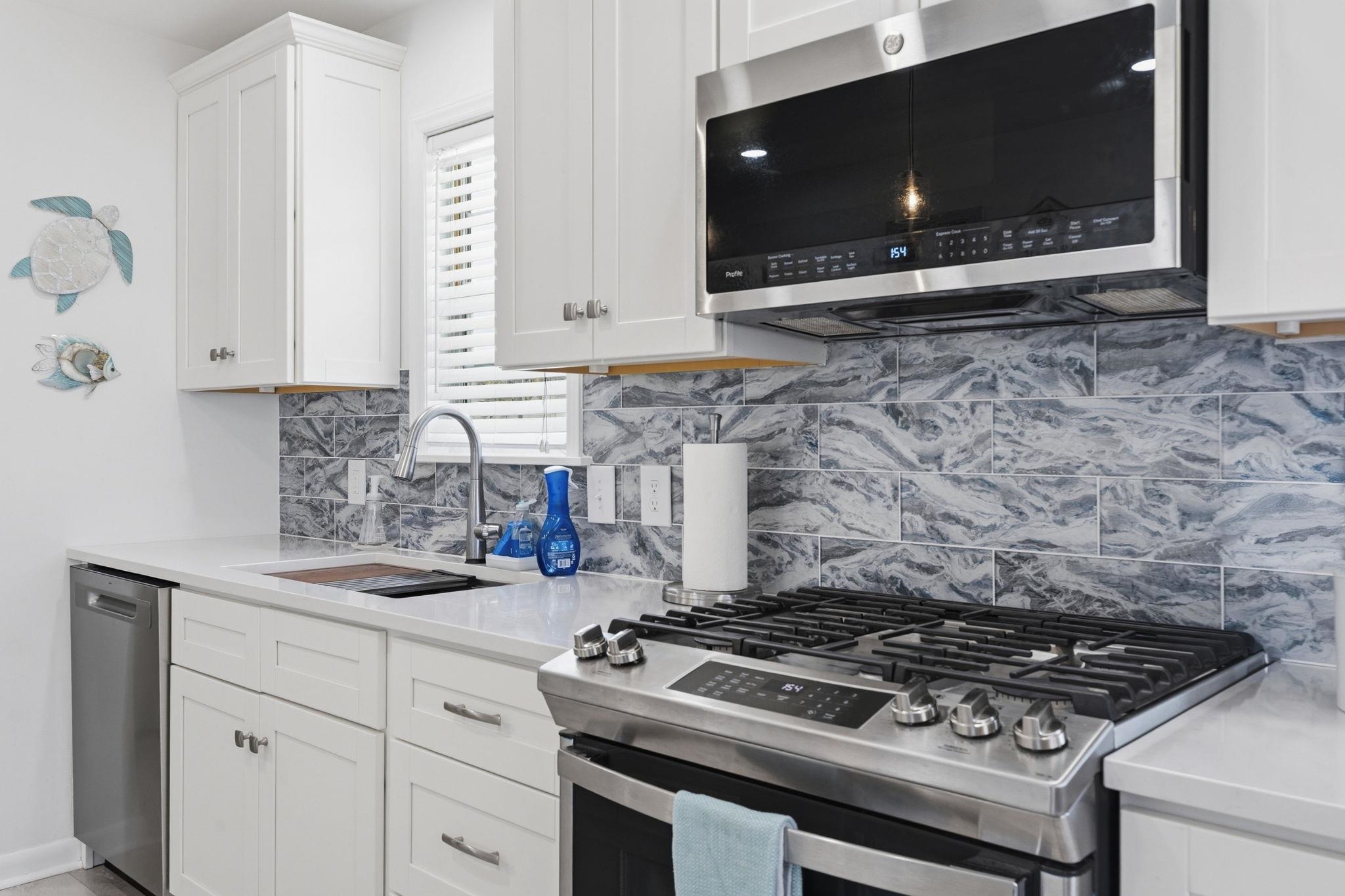 437 Bay Drive Murrells Inlet, SC 29576 - Photo 10 of 39