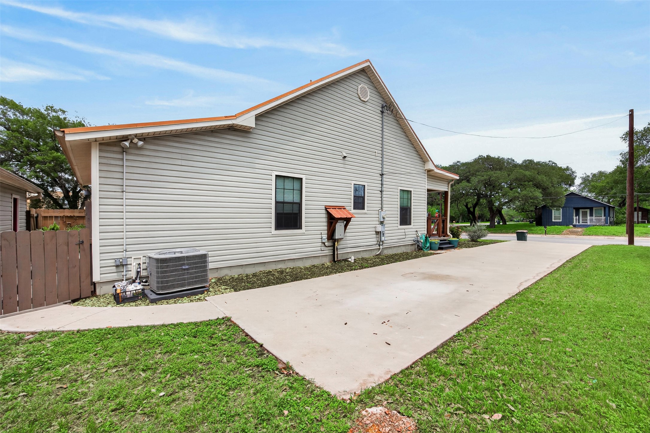 217 Walnut Avenue Luling, TX 78648 - Photo 35 of 38 a view of a backyard with a sitting area
