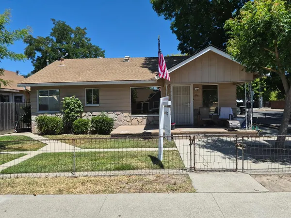 $435,000 | 204 College Avenue, Modesto, CA 95350