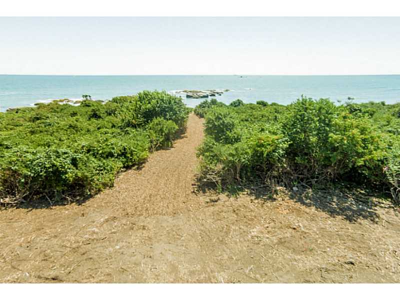 10 Cliff Drive Narragansett, RI 02882 - Photo 4 of 28