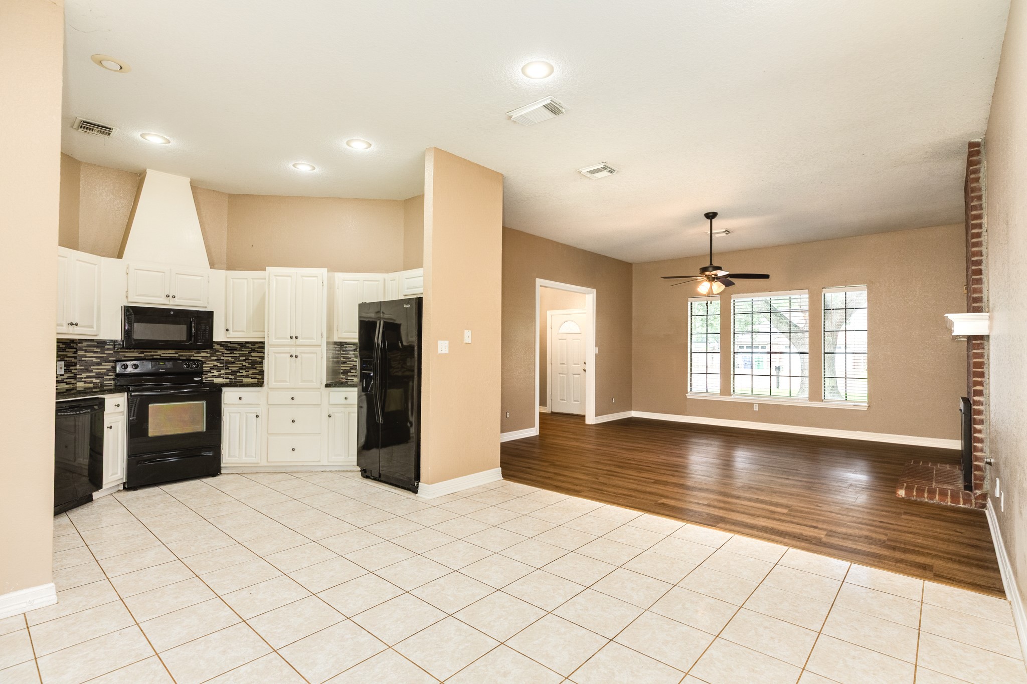224 North Ranch House Road Angleton, TX 77515 - Photo 13 of 30
