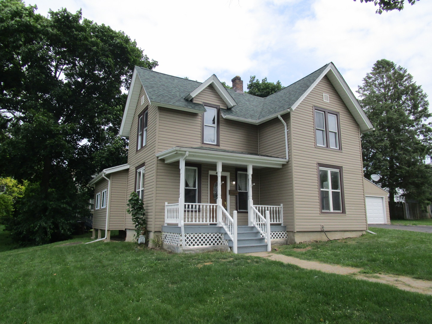 401 Garfield Road Harvard, IL 60033 - Photo 1 of 30