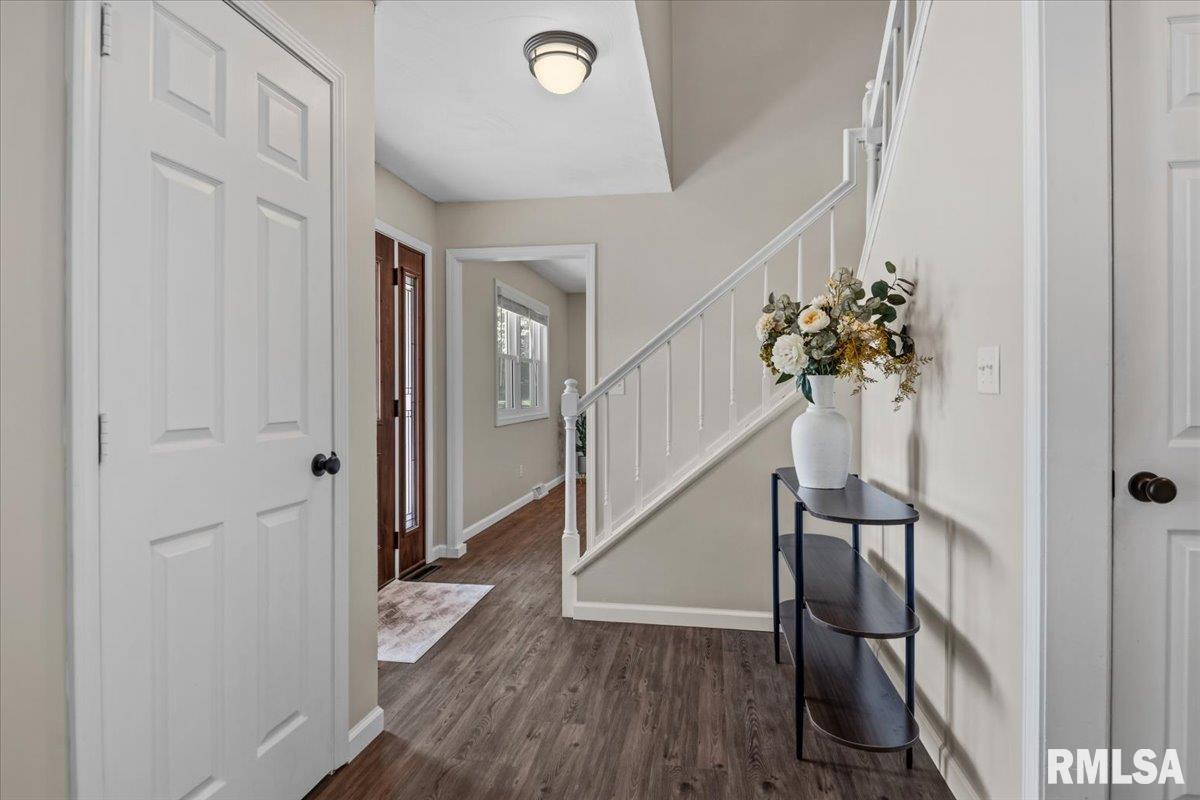 408 Golf Road Springfield, IL 62704 - Photo 7 of 60