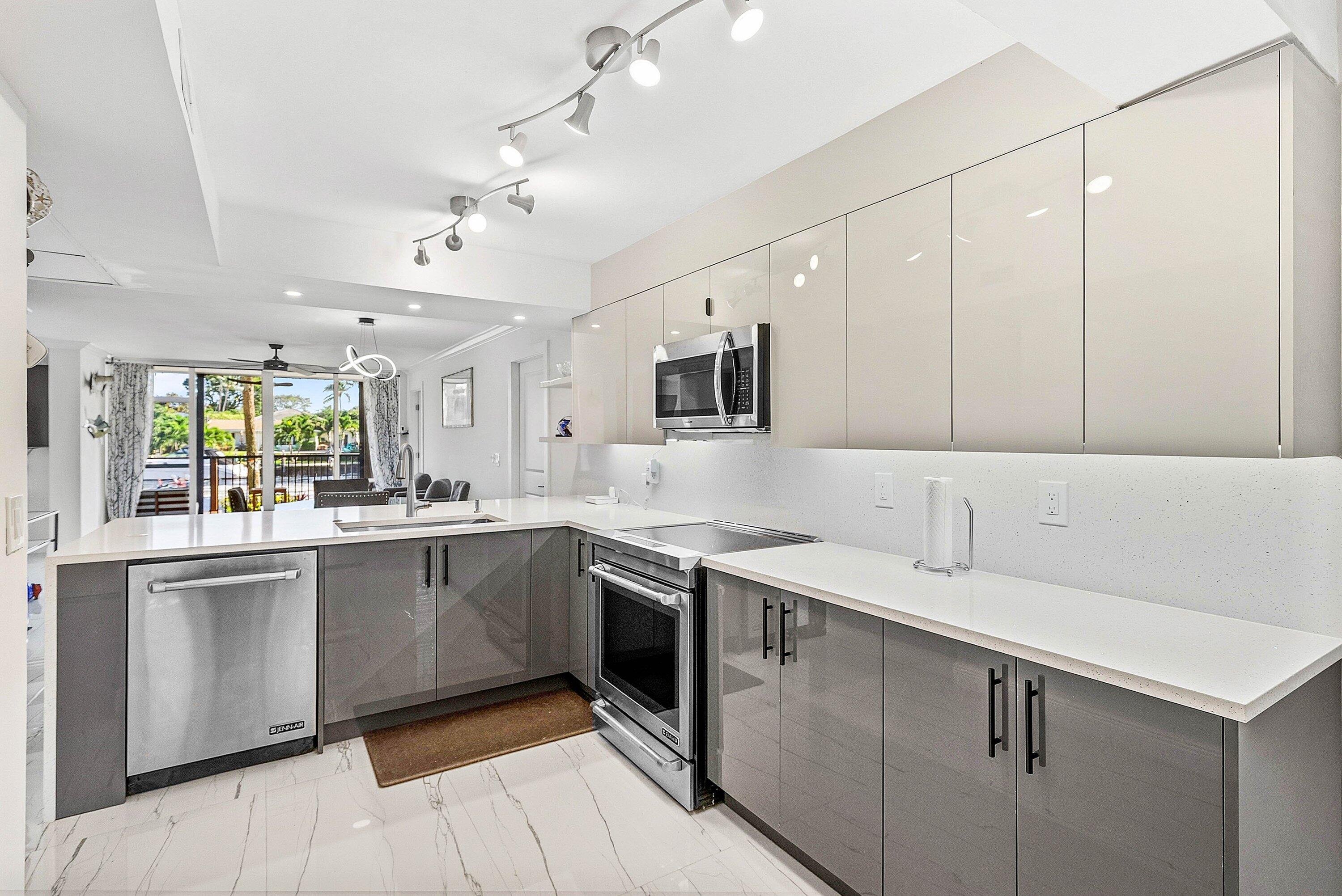 18 Royal Palm Way, Unit 109 Boca Raton, FL 33432 - Photo 3 of 45 Kitchen