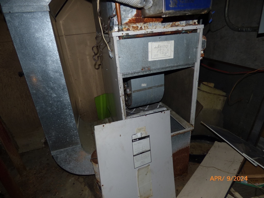 8 Cold Spring Road Southampton, MA 01073 - Photo 20 of 20 a utility room with dryer and washer