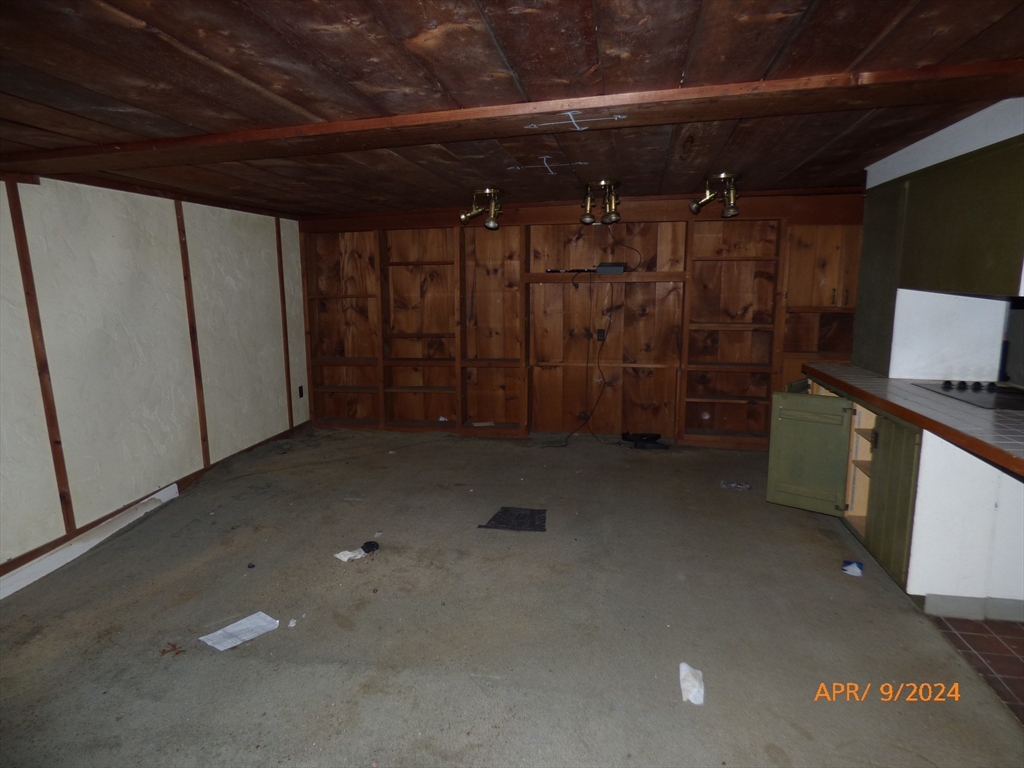 8 Cold Spring Road Southampton, MA 01073 - Photo 8 of 20