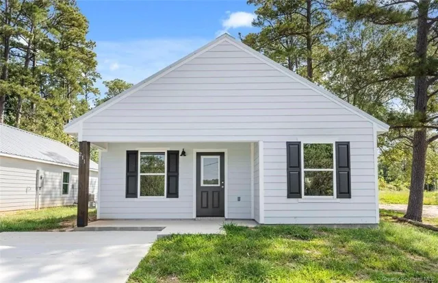 $1,600 | 211 North Gladys Street, Leesville, LA 71446