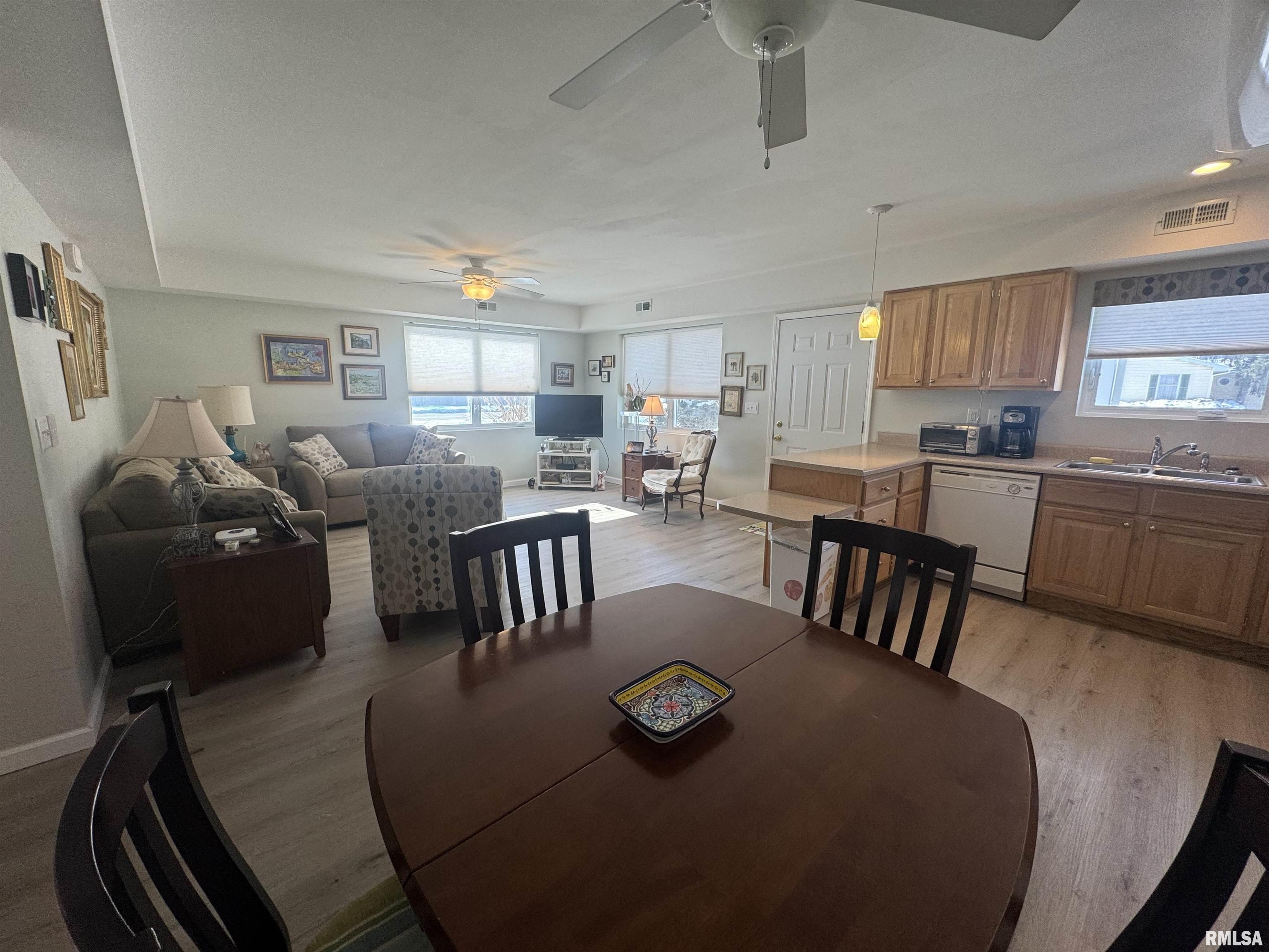 100 Lakebrook Court Springfield, IL 62702 - Photo 3 of 17
