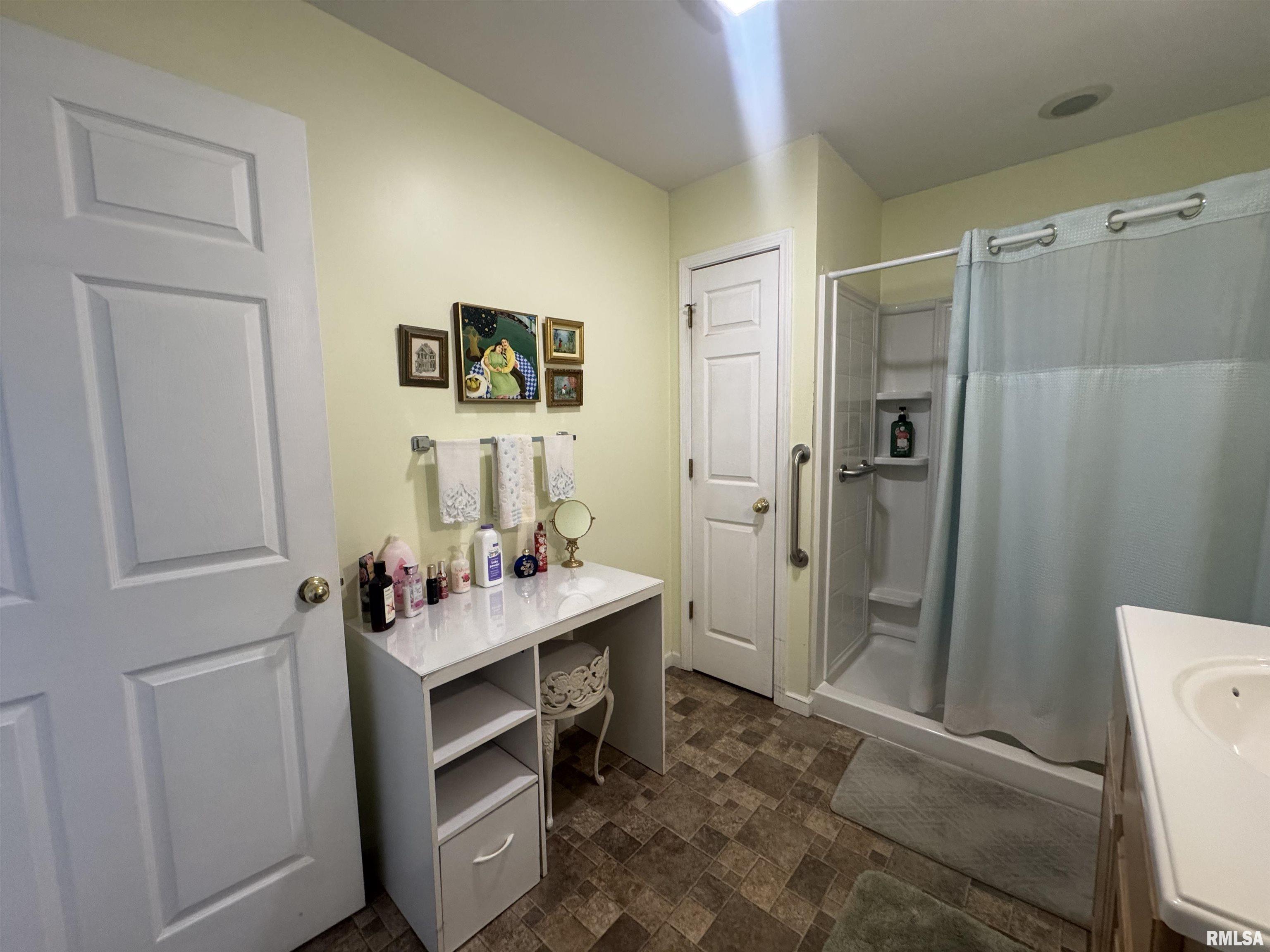 100 Lakebrook Court Springfield, IL 62702 - Photo 9 of 17