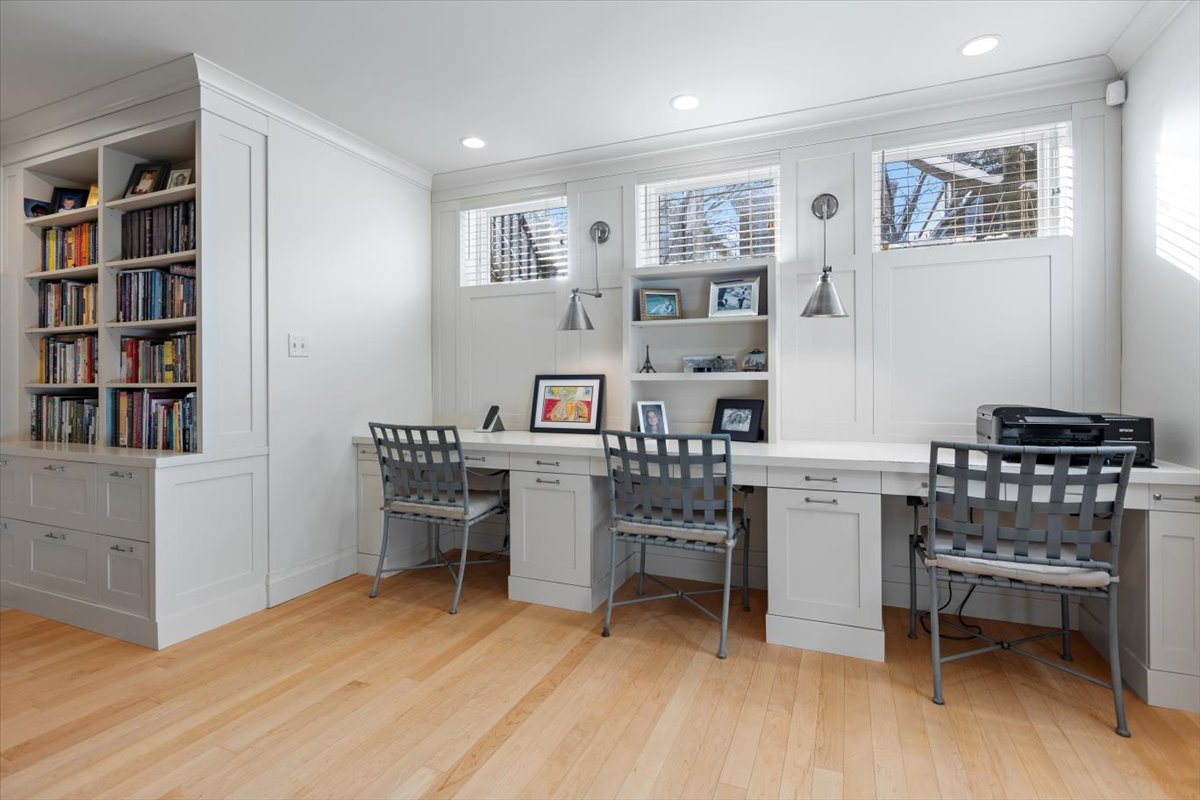 332 West Goethe Street Chicago, IL 60610 - Photo 20 of 29 a workspace with furniture window and wooden floor