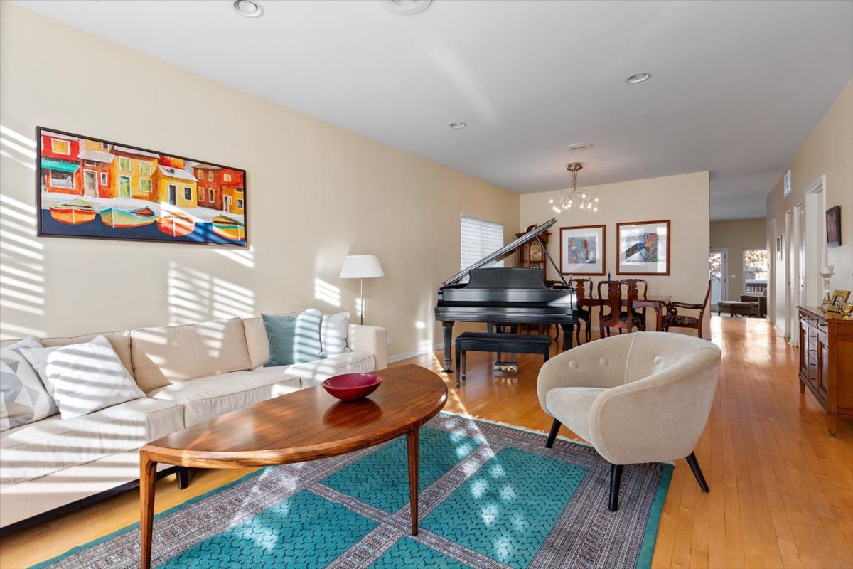 332 West Goethe Street Chicago, IL 60610 - Photo 3 of 29 a living room with furniture and a wooden floor