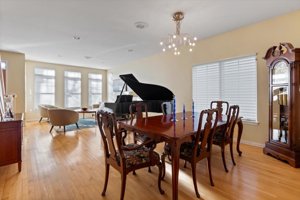 332 West Goethe Street Chicago, IL 60610 - Photo 4 of 29 a view of a dining room with furniture window and wooden floor