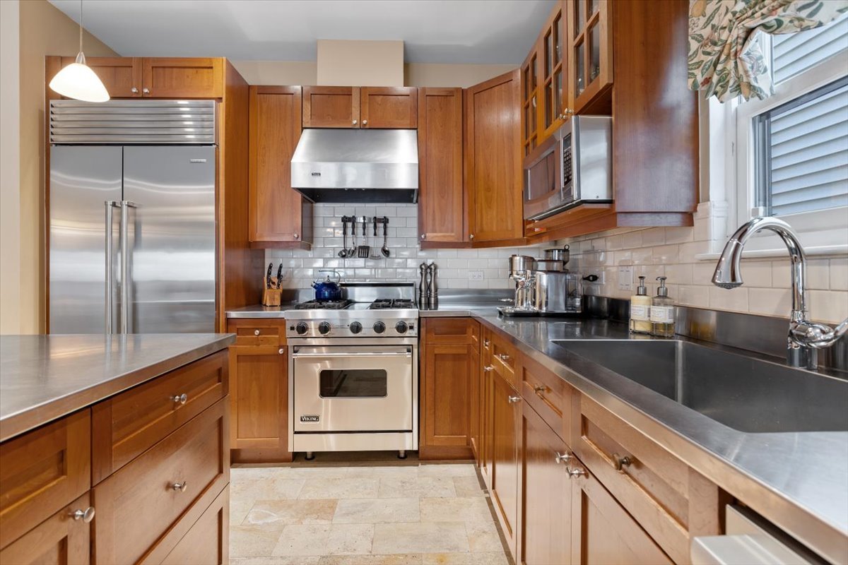 332 West Goethe Street Chicago, IL 60610 - Photo 6 of 29 a kitchen with kitchen island granite countertop a sink stainless steel appliances and cabinets