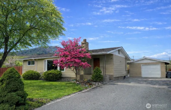 $394,500 | 1127 Central Avenue, Oroville, WA 98844