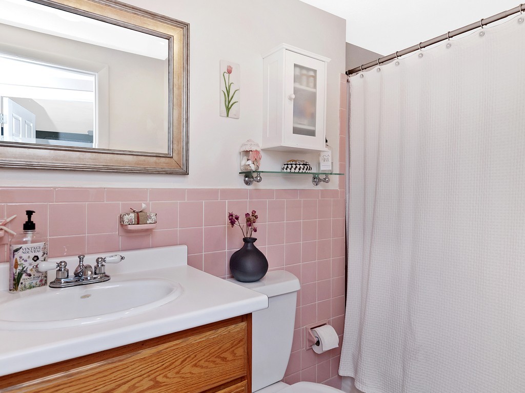 76 Renwick Road, Unit B Wakefield, MA 01880 - Photo 9 of 15 Gallery Image 9