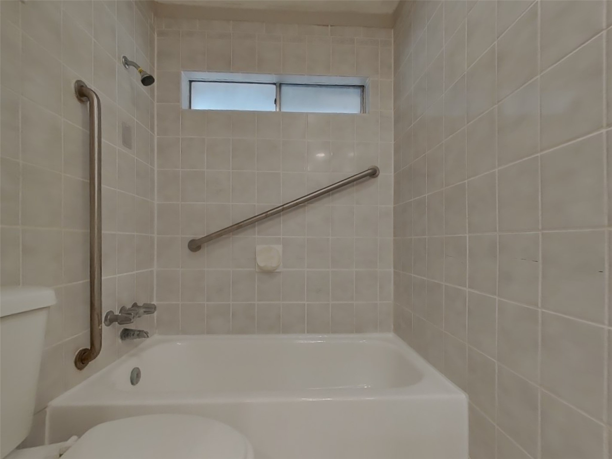 4422 Monteith Drive Spring, TX 77373 - Photo 10 of 18 a bathroom with a bathtub