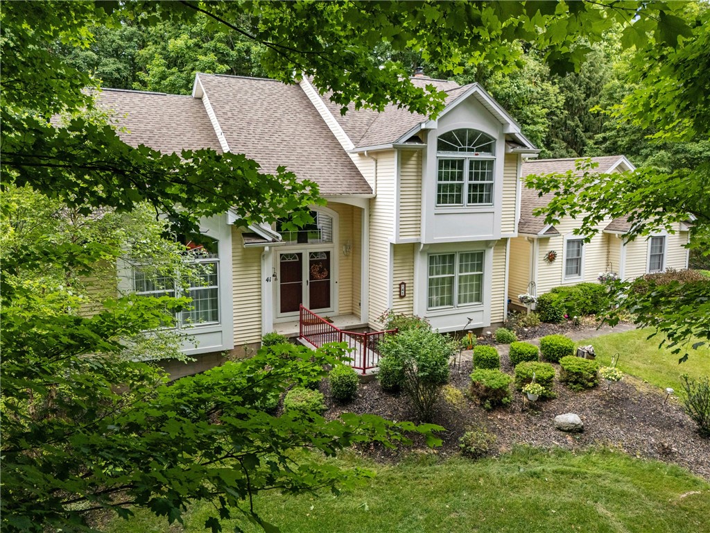 41 Hawks View Mendon, NY 14472 - Photo 3 of 49 Why build when you can have it all right here!