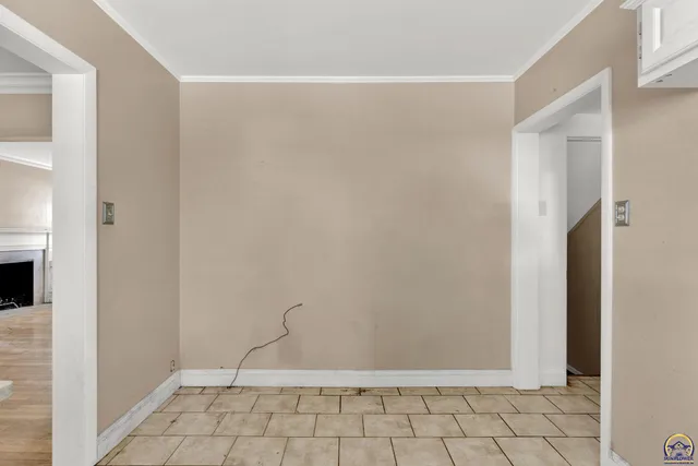 $230,000 | 1625 Southwest Lakeside Drive, Topeka, KS 66604