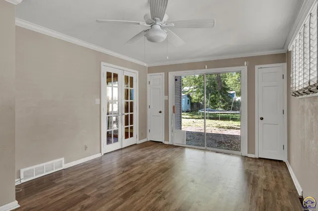 $230,000 | 1625 Southwest Lakeside Drive, Topeka, KS 66604