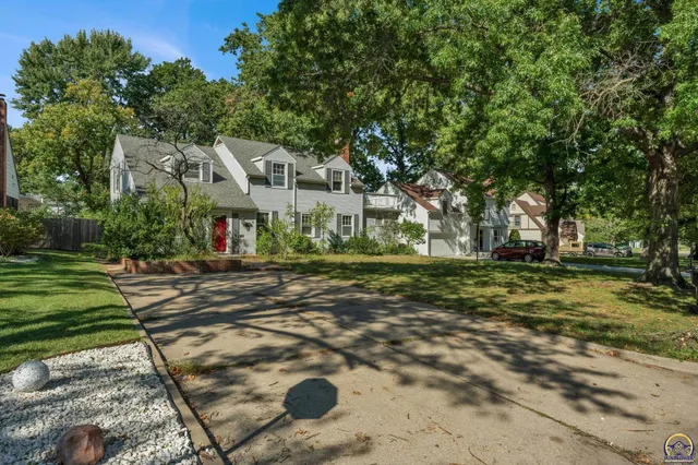 $230,000 | 1625 Southwest Lakeside Drive, Topeka, KS 66604