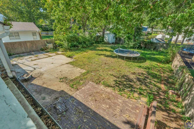 $230,000 | 1625 Southwest Lakeside Drive, Topeka, KS 66604