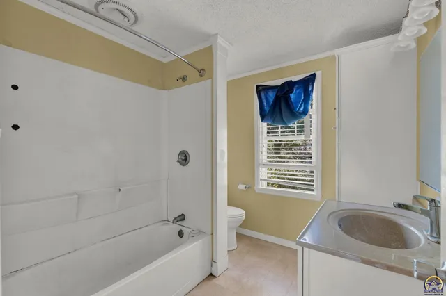 $230,000 | 1625 Southwest Lakeside Drive, Topeka, KS 66604