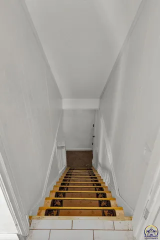 $230,000 | 1625 Southwest Lakeside Drive, Topeka, KS 66604