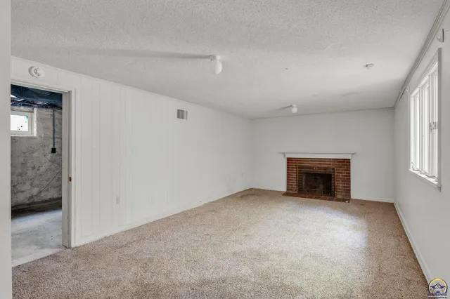 $230,000 | 1625 Southwest Lakeside Drive, Topeka, KS 66604