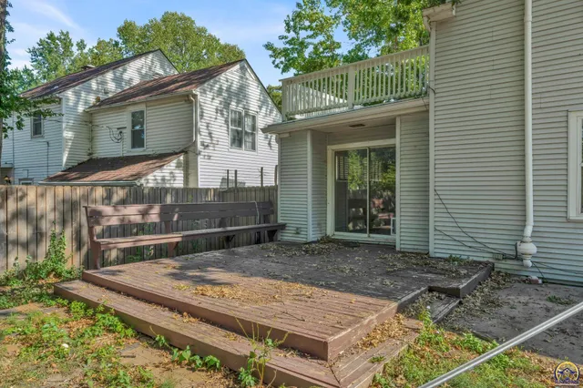 $230,000 | 1625 Southwest Lakeside Drive, Topeka, KS 66604