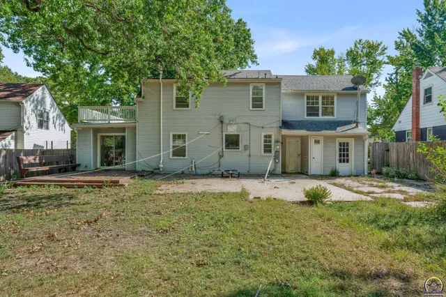 $230,000 | 1625 Southwest Lakeside Drive, Topeka, KS 66604