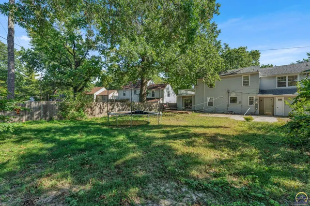 $230,000 | 1625 Southwest Lakeside Drive, Topeka, KS 66604