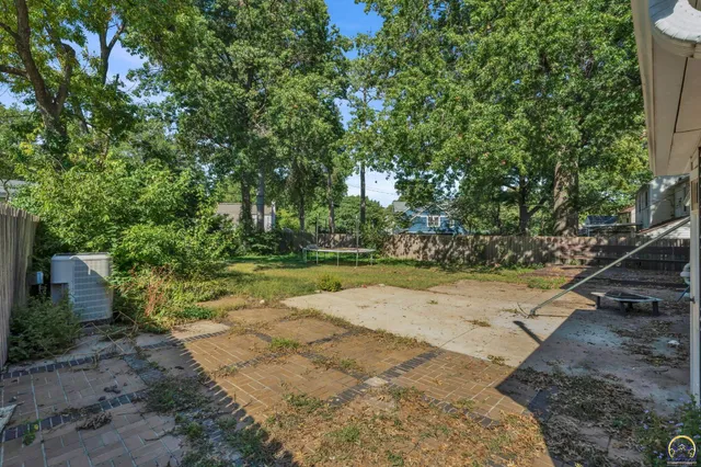 $230,000 | 1625 Southwest Lakeside Drive, Topeka, KS 66604