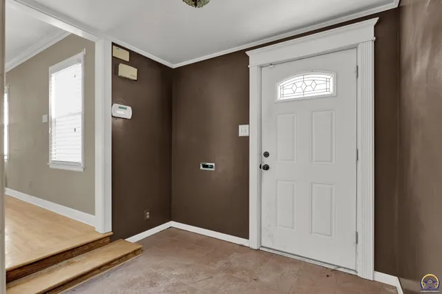 $230,000 | 1625 Southwest Lakeside Drive, Topeka, KS 66604