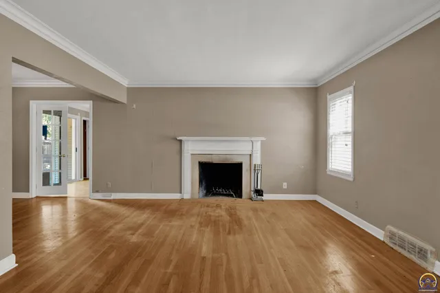 $230,000 | 1625 Southwest Lakeside Drive, Topeka, KS 66604