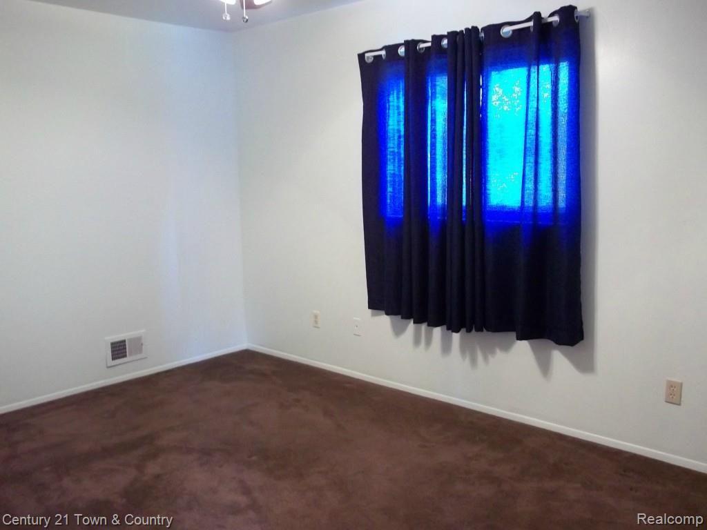 32984 Cedar Ridge Court, Unit 28 Warren, MI 48093 - Photo 6 of 7 100_0617.jpg