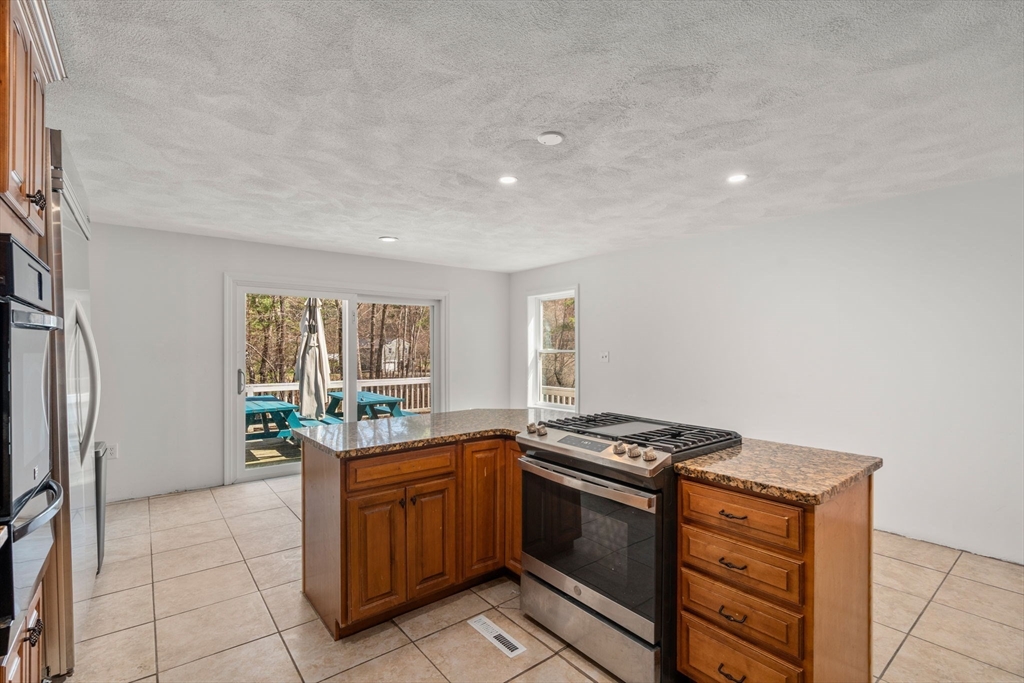 44 Connolly Road Billerica, MA 01821 - Photo 12 of 39