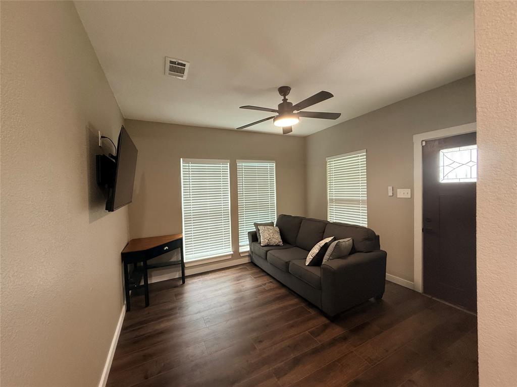 1920 South 18th Street Waco, TX 76706 - Photo 3 of 11