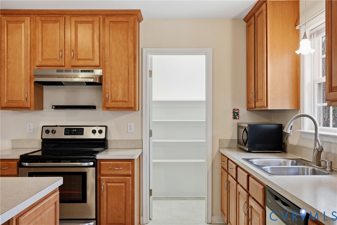 3007 Valleyfield Road Henrico, VA 23228 - Photo 12 of 38 a kitchen with stainless steel appliances granite countertop a sink stove and cabinets