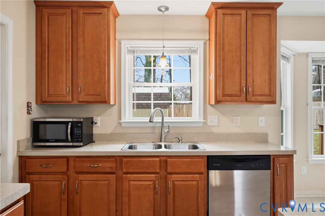 3007 Valleyfield Road Henrico, VA 23228 - Photo 13 of 38 a kitchen with stainless steel appliances granite countertop a sink and a microwave