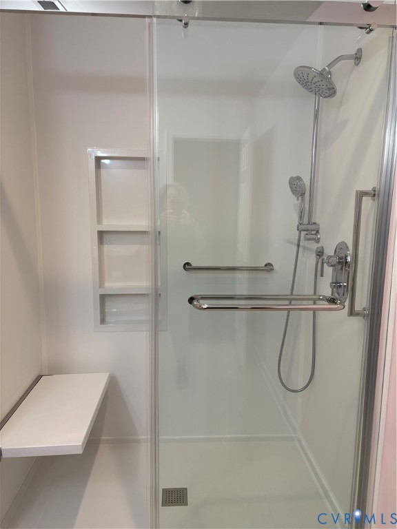 3007 Valleyfield Road Henrico, VA 23228 - Photo 23 of 38 a bathroom with a bath tub