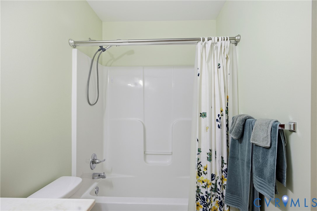3007 Valleyfield Road Henrico, VA 23228 - Photo 31 of 38 a bathroom with a shower and a tub