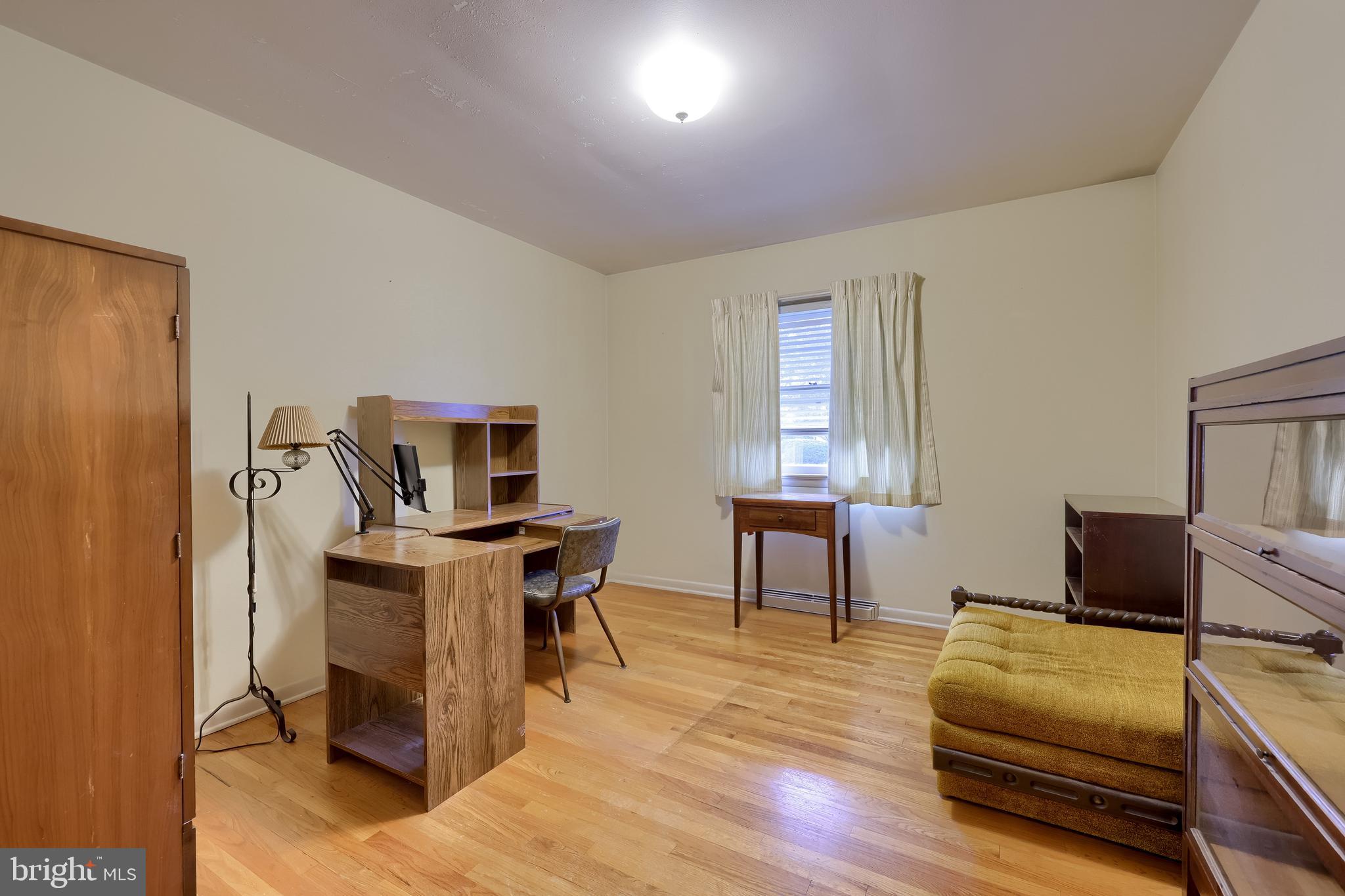 136 Springhouse Road Lancaster, PA 17603 - Photo 19 of 30 a workspace with furniture and window